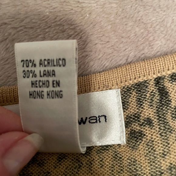 Soft animal print sleeveless top, size M, $15 - Picture 3 of 5